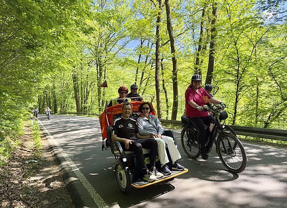 Mit der Rikscha auf der L 699 - „Ennepetal auf Rollen und Rädern“, 11. Mai 2024 Mit der Rikscha auf der L 699 - „Ennepetal auf Rollen und Rädern“, 11. Mai 2024